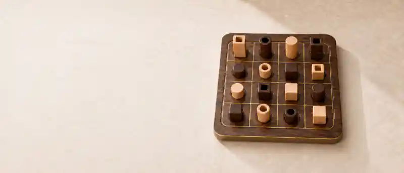 Quarto board and pieces