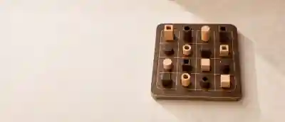 Quarto board and pieces