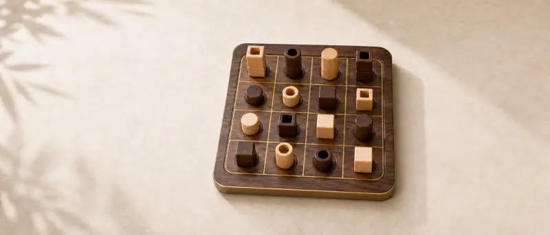 Quarto board and pieces